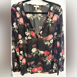 Joie printed blouse. EUC. Great for work.